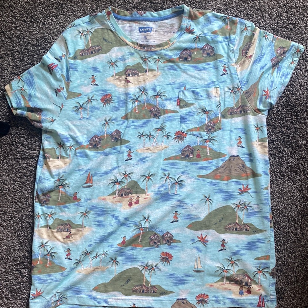 Levi’s Tee (Hawaiian theme)